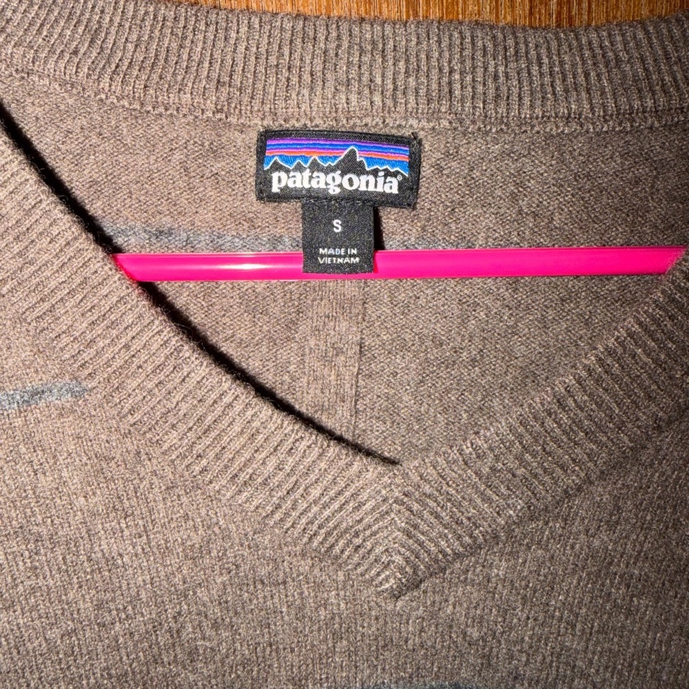 Patagonia Cashmere Wool Blend V Neck Sweater - Picture 3 of 6